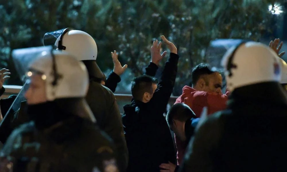 Ρέντη: Ταυτοποιήθηκε DNA του αδερφού του 18χρονου σε εκτοξευτήρα φωτοβολίδας